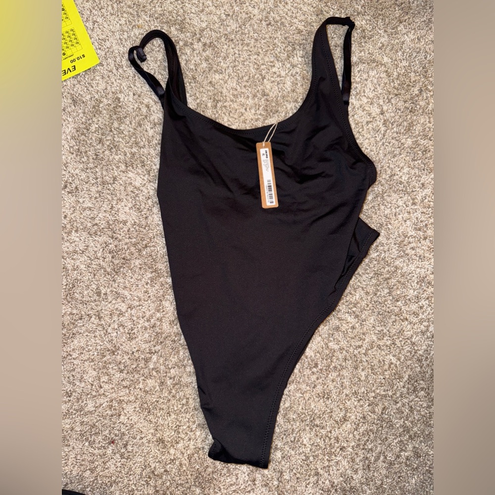 SKIMS SWIM SCOOP NECK ONE PIECE SIZE LARGE NWT